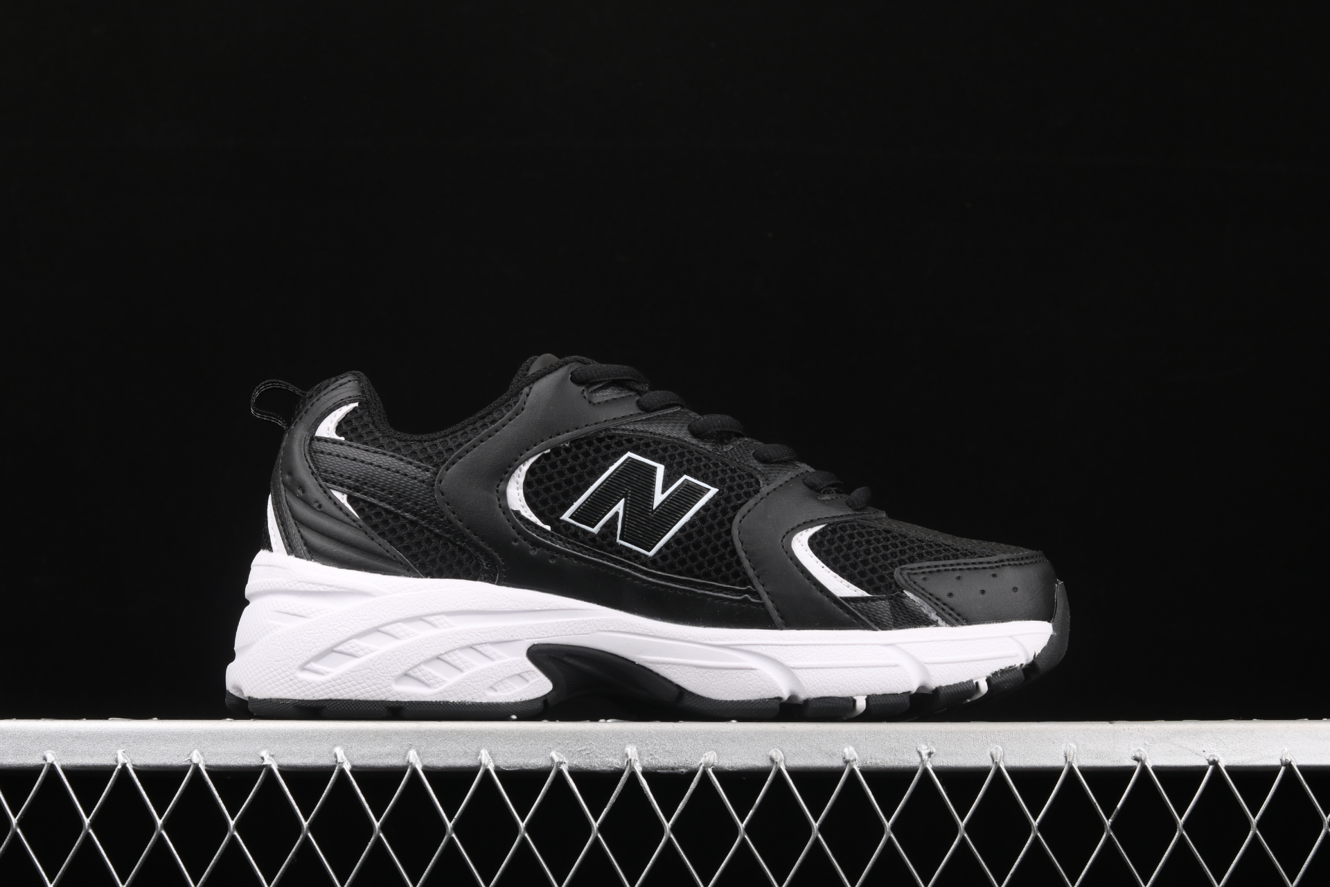 530v2 Retro Black White MR530SD