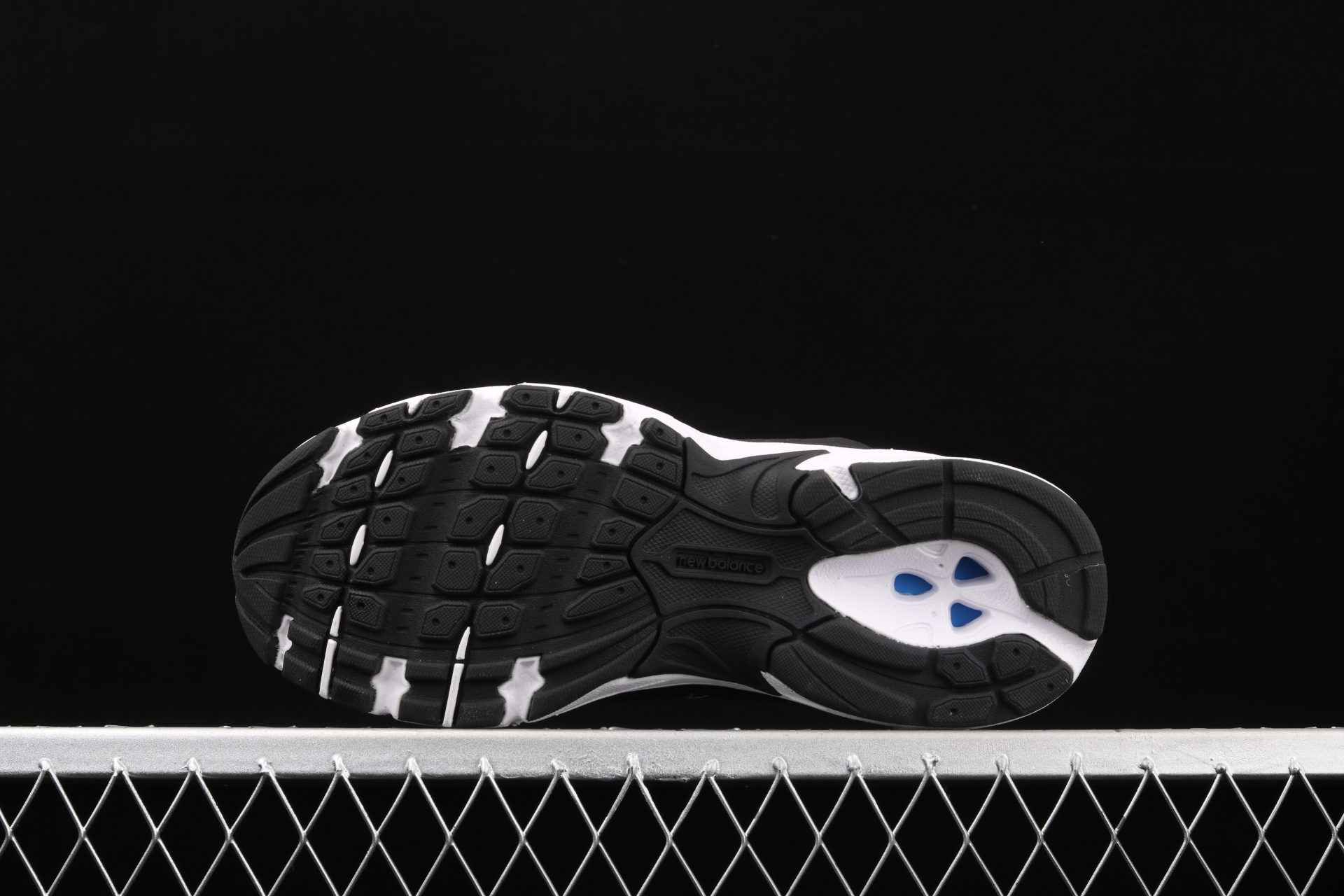530v2 Retro Black White MR530SD