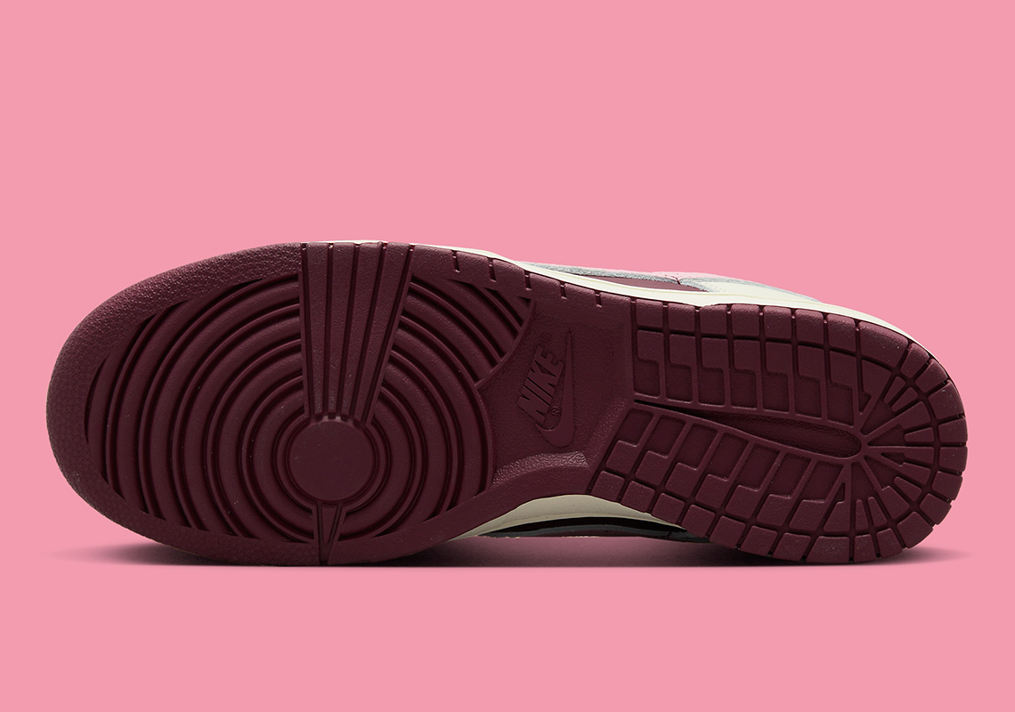 Wmns Dunk Low  Valentine s Day  DR9705-100