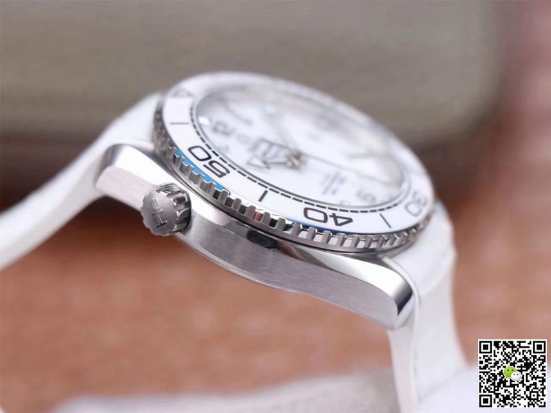 Replica 0me*ga Seamaster 215.33.40.20.04.001 Planet Ocean 600M 1:1 Best Edition VS Factory White Dial Swiss ETA8800