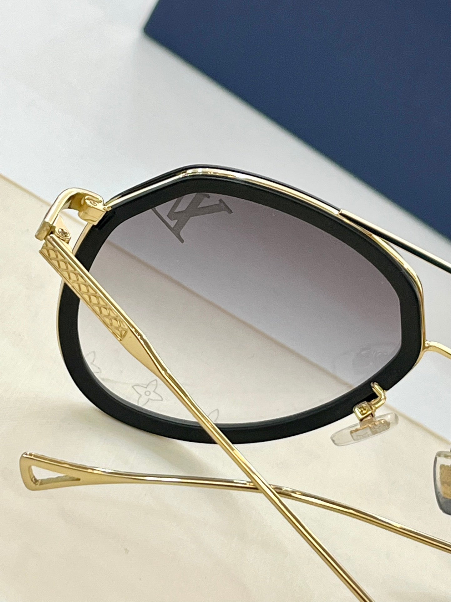 L0vis Vvtt0n Sunglasses