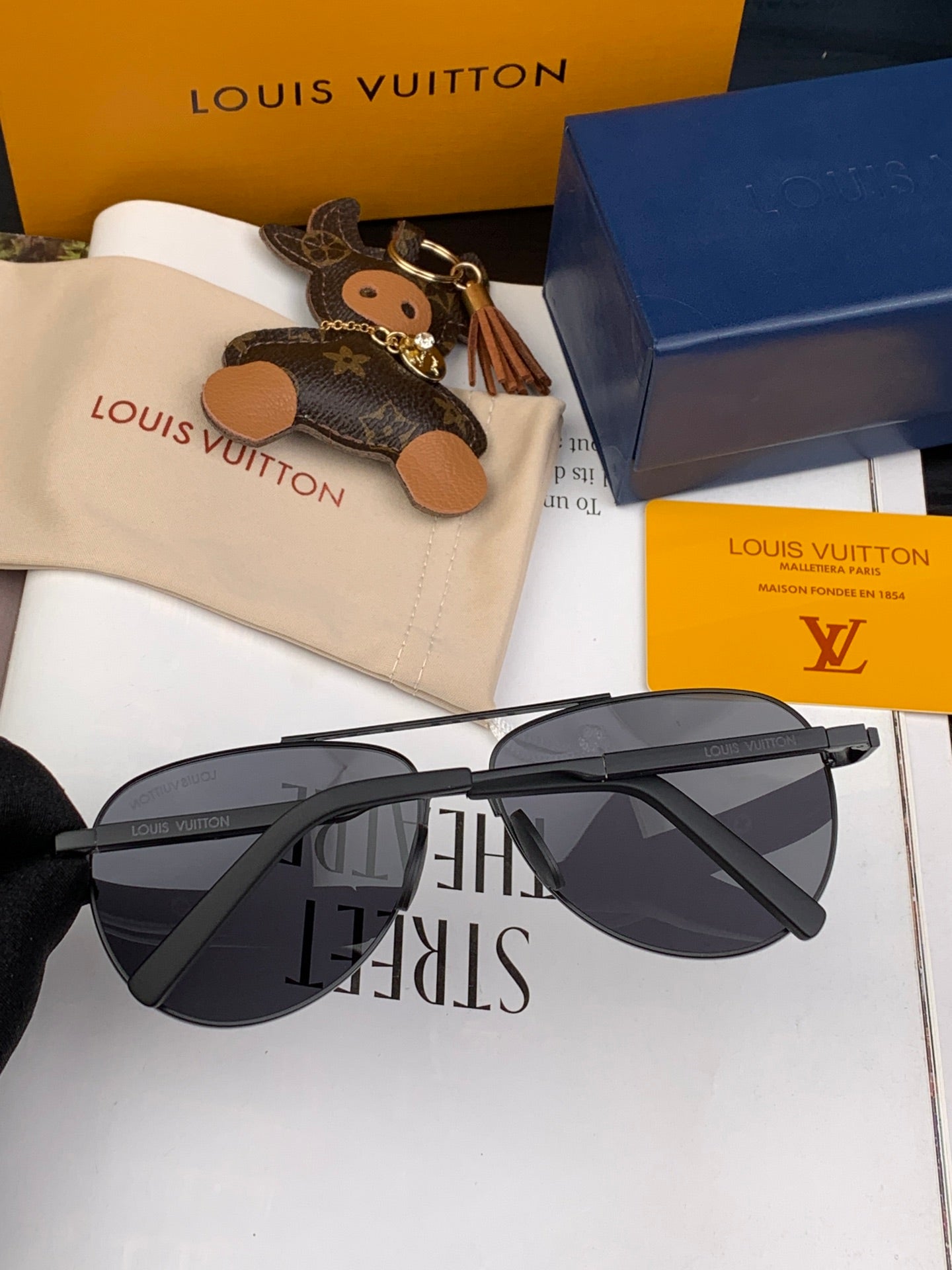 L0vis Vvtt0n Sunglasses