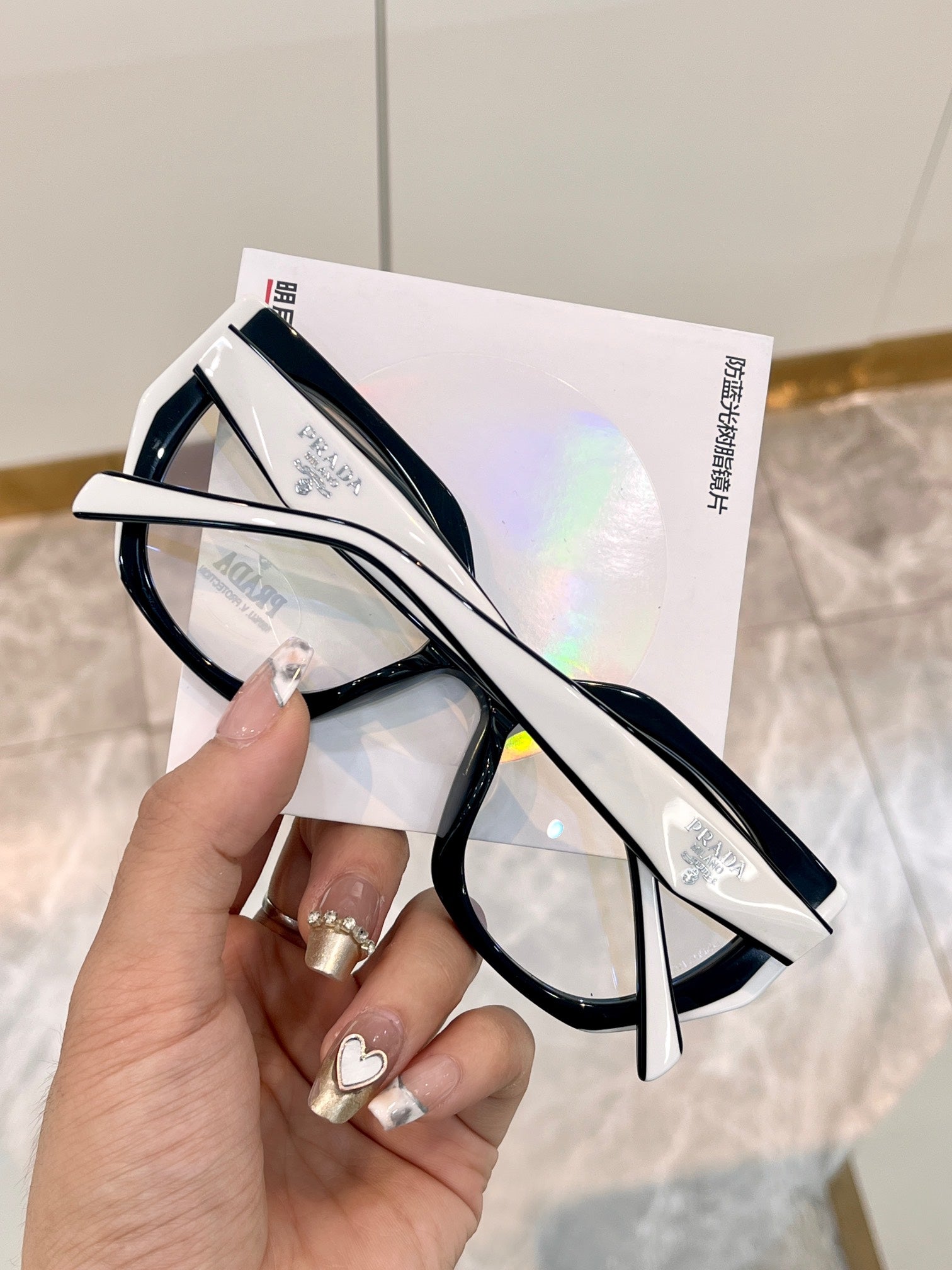 Pra*a Glasses