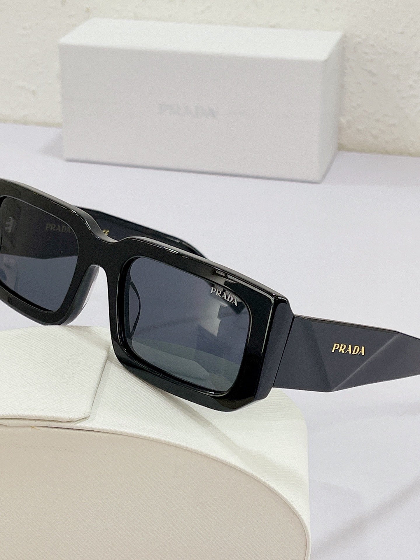 Pra*a sunglasses