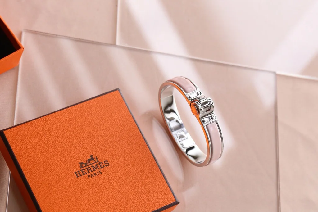 H**me5 bracelet