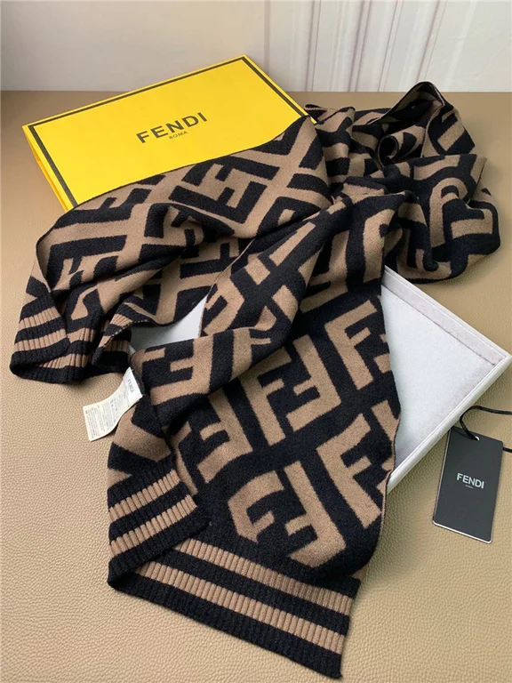 F**di Scarf