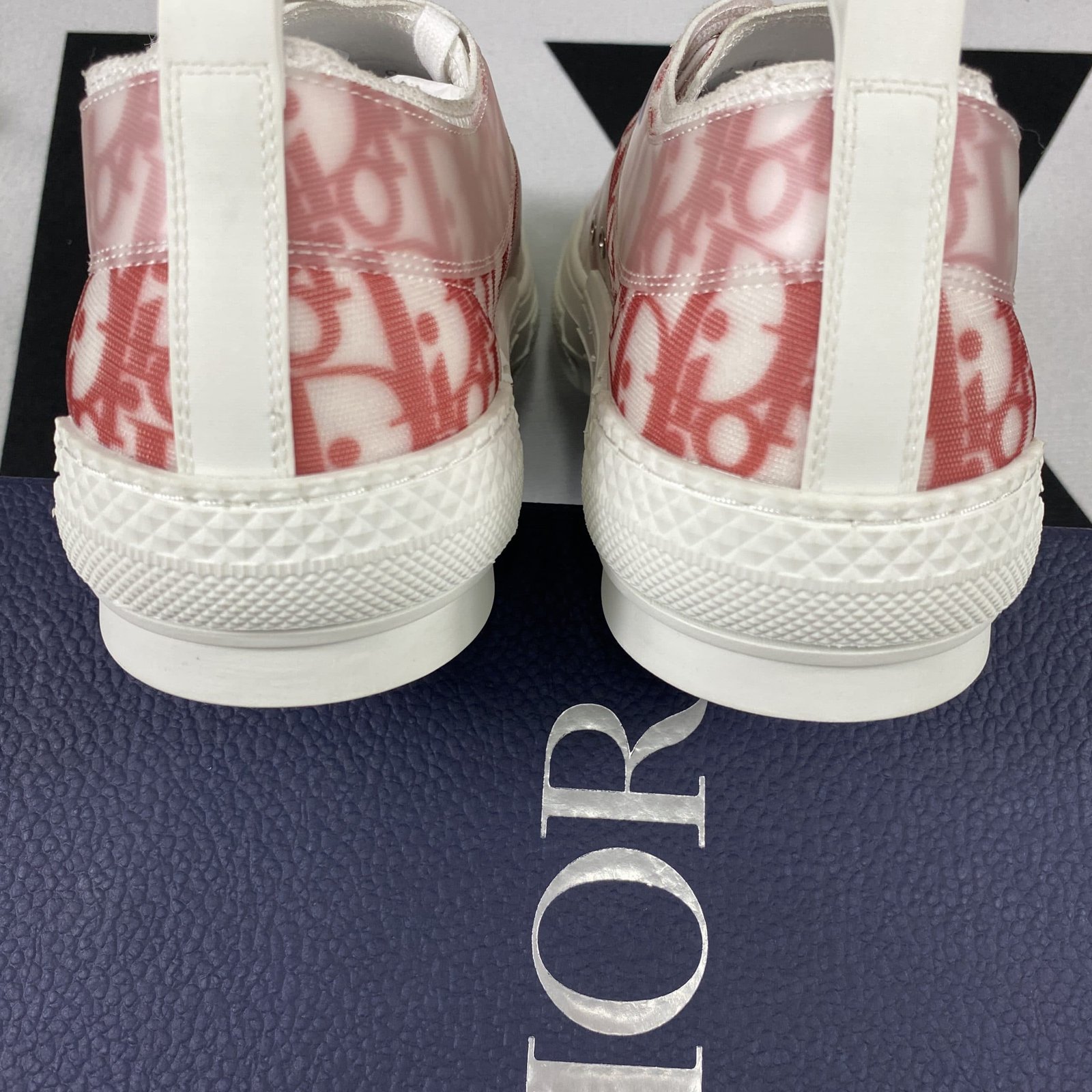 D10r B23 High Top Sneaker 2
