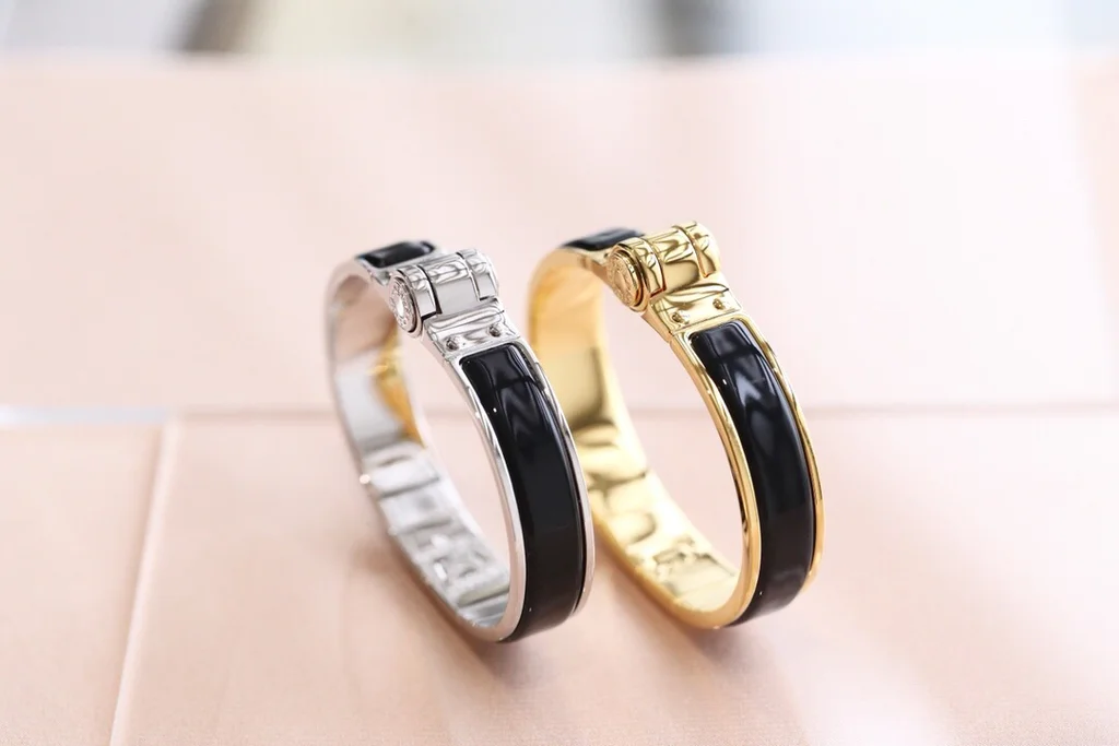 H**me5 bracelet