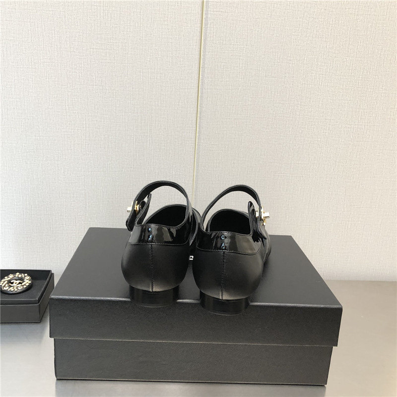 Ch**el flat sandals