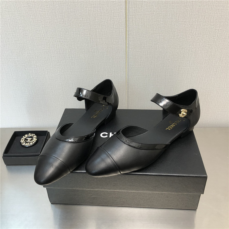 Ch**el flat sandals