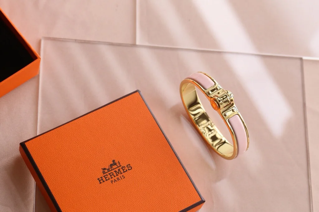 H**me5 bracelet