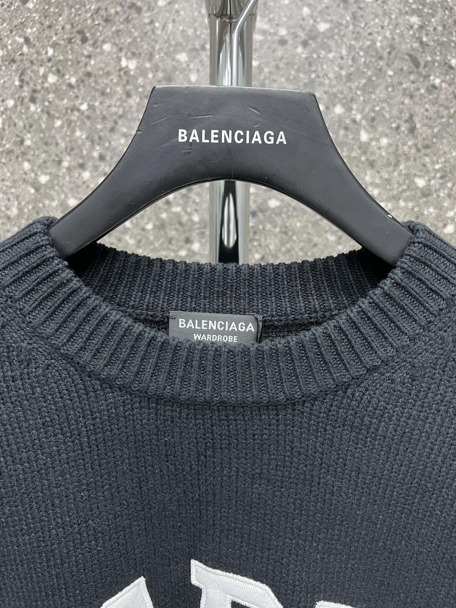 Ba1en*iaga Sweater