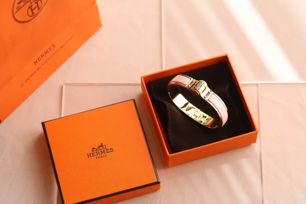 H**me5 bracelet