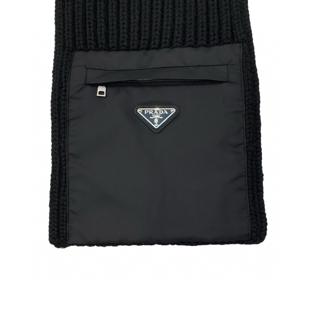 Pra*a Scarf
