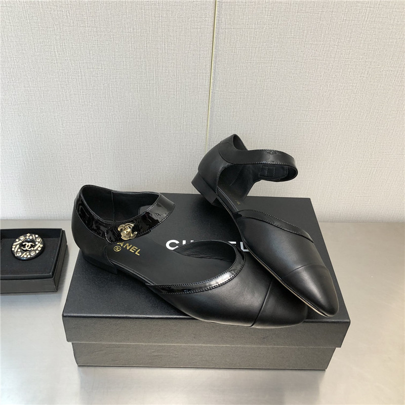 Ch**el flat sandals