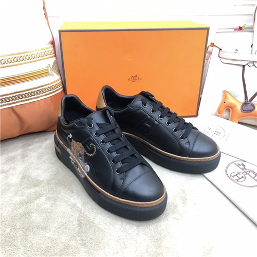 H**me5 sneaker