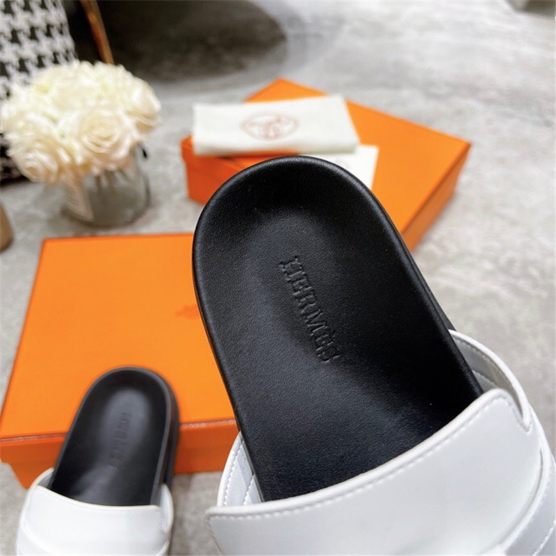 H**me5 kelly buckle slippers