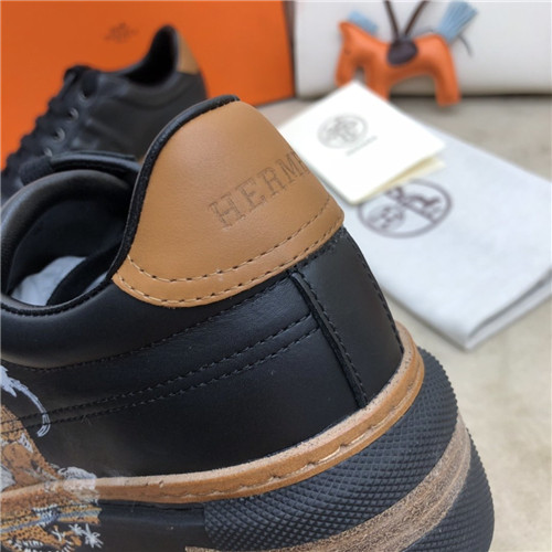 H**me5 sneaker