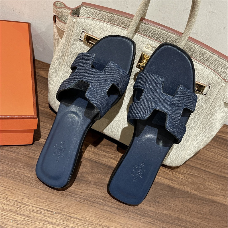 H**me5 H buckle slippers