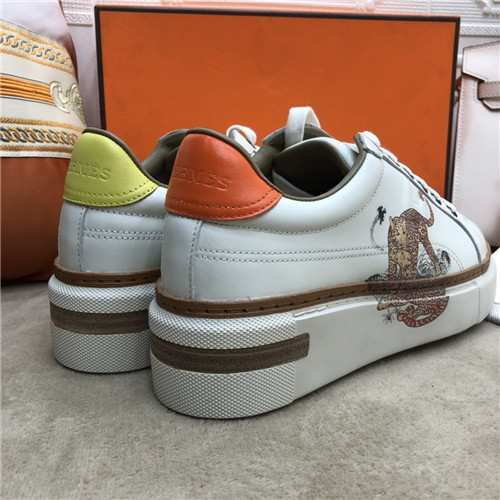 H**me5 sneaker