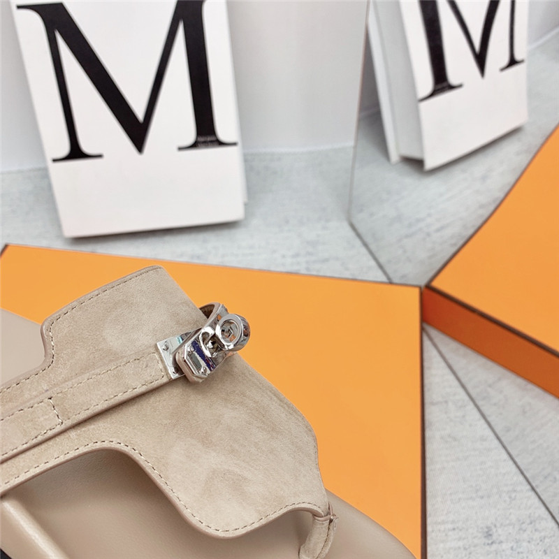 H**me5 couple shoes