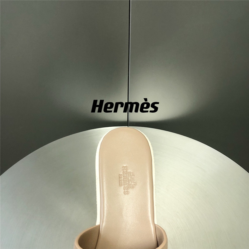 H**me5 Platform Slippers