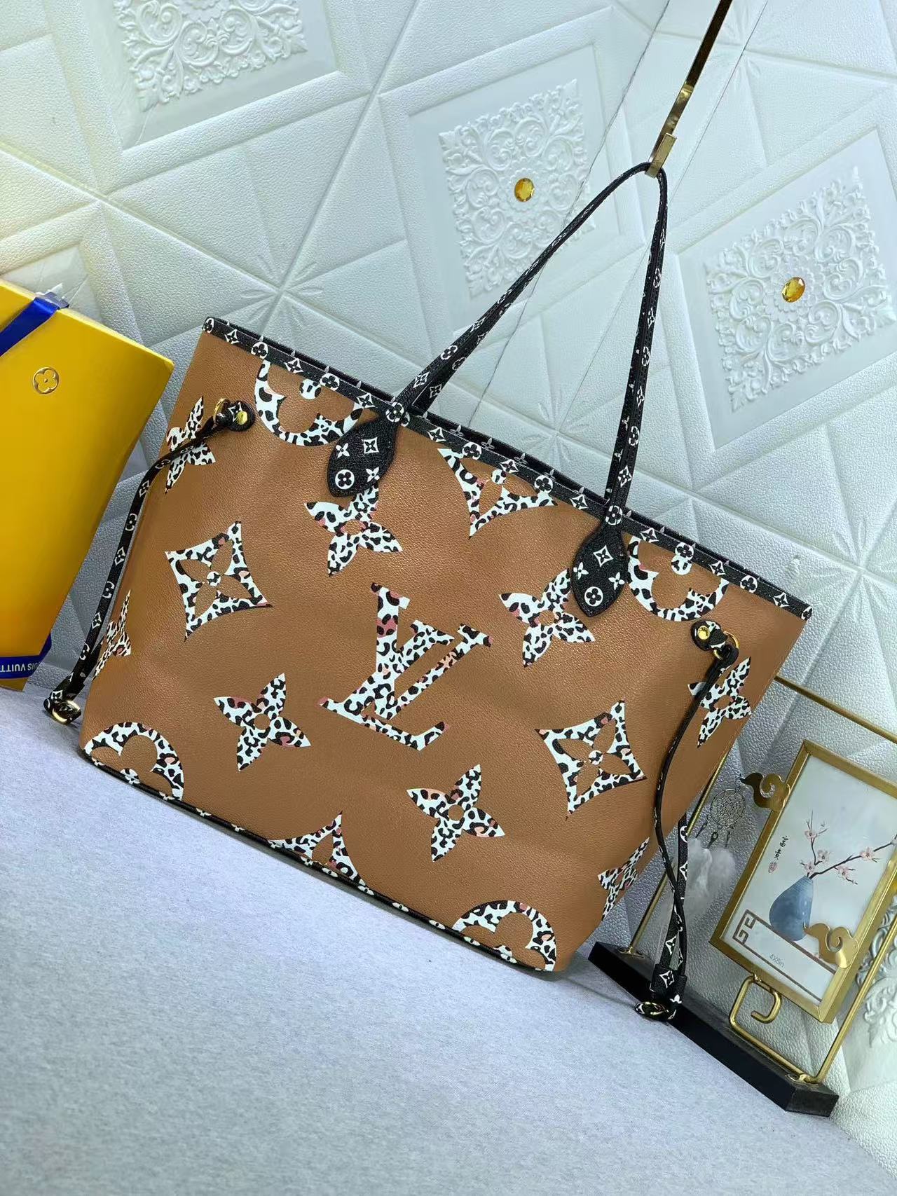 L0vis Vvtt0n Monogram Giant Jungle Neverfull MM Bag Replica Yellow M40995