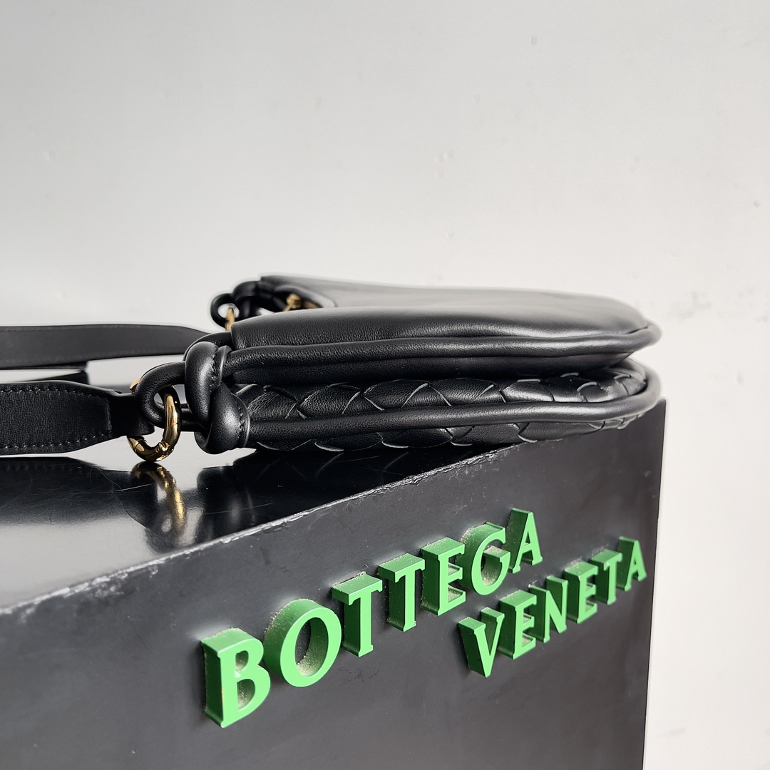 B0tt*ga Ven*ta Woman