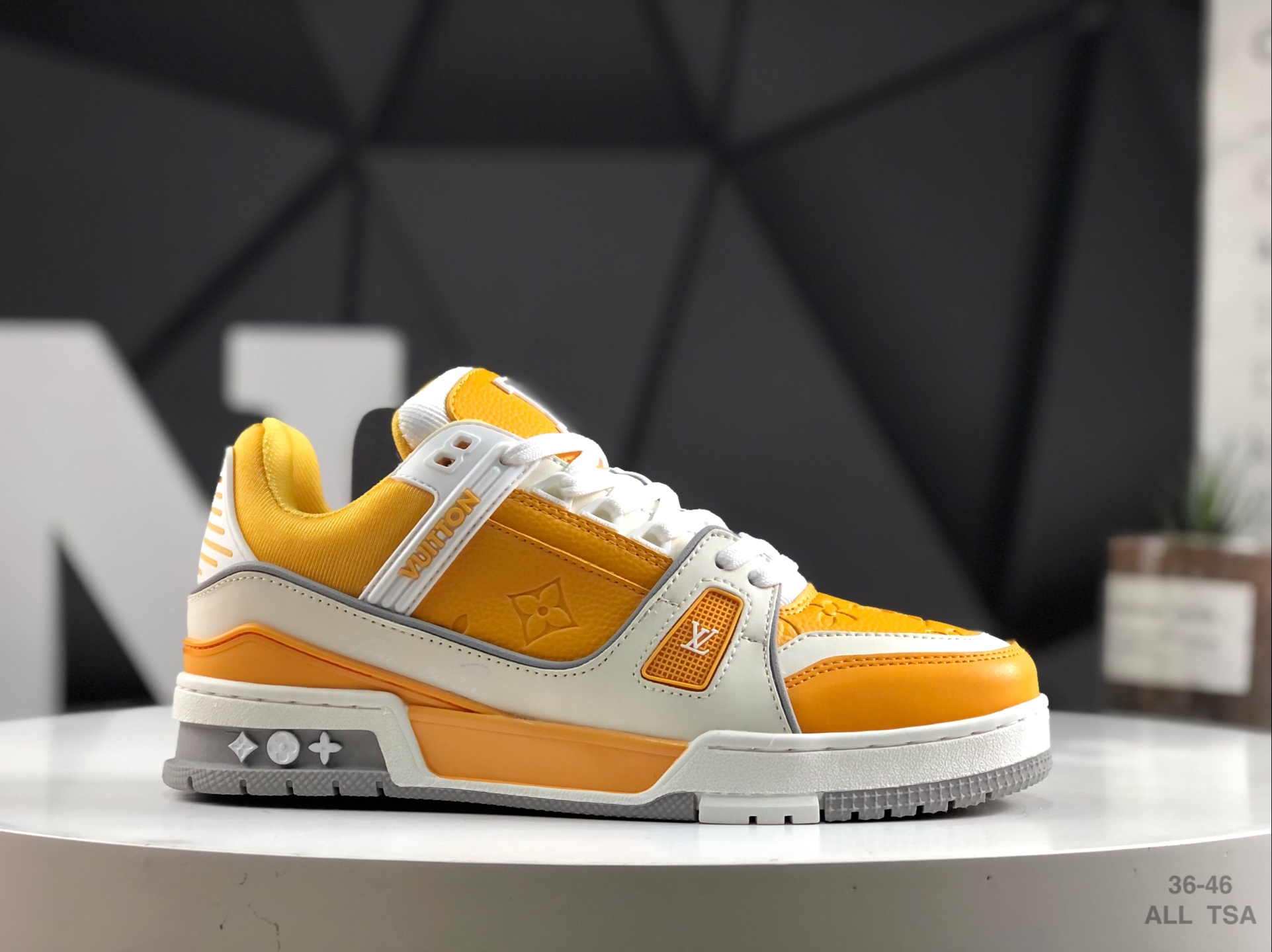L0vis Vvtt0n sneakers replica