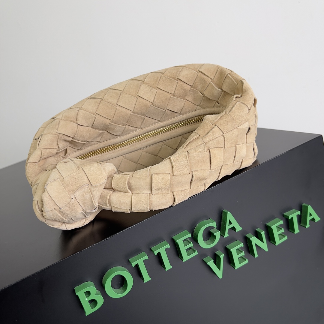 B0tt*ga Ven*ta Woman
