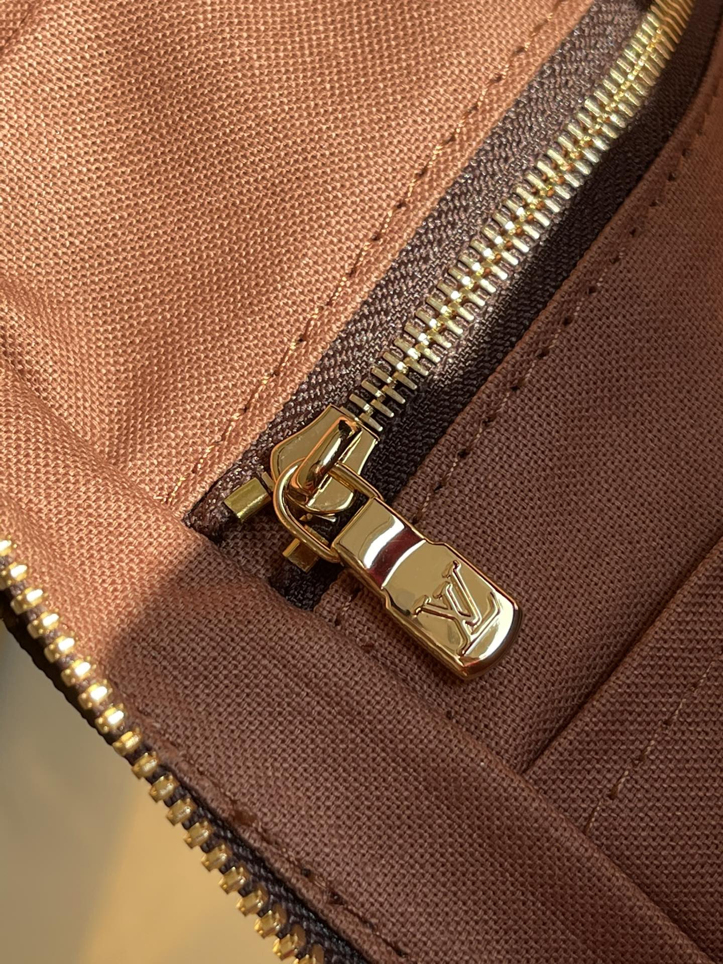 L0vis Vvtt0n Damier Ebene